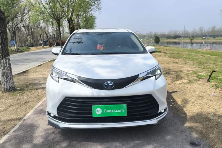 Used Toyota SIENNA 2023 2.5L Hybrid Comfort Edition
