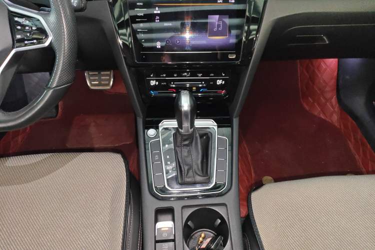 Used Volkswagen Magotan 2023 2 Million Units Limited Edition 330TSI DSG Leading Version
