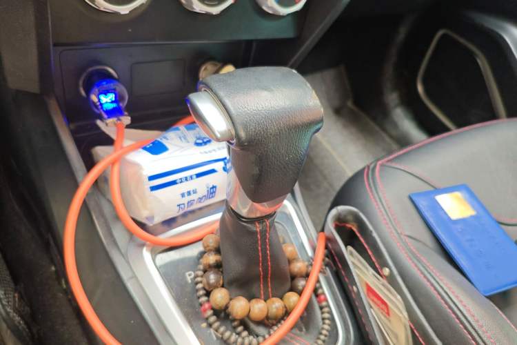 Used Brilliance V3 2016 1.5L Automatic Comfort Model Gear Lever