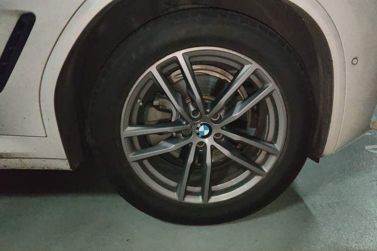 Used BMW X3 2019 xDrive25i M Sport Package Right Front Wheel Hub