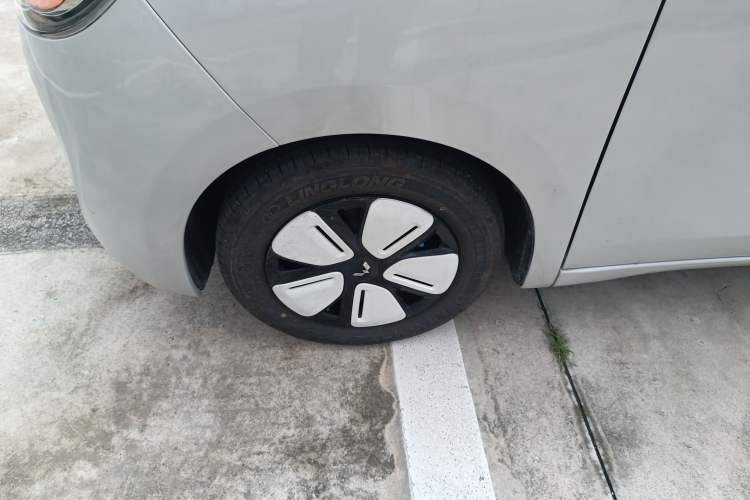 Used Wuling Hongguang MINIEV 2025 Four-Door Version Advanced Edition Left Front Wheel Hub