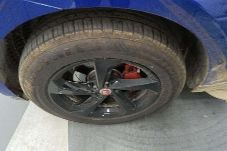 Used Jaguar F-PACE 2020 2.0T Urban Deluxe Edition Left Front Wheel Hub