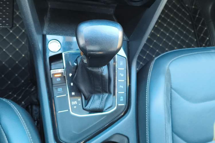 Used Volkswagen Tiguan L 2019 Revised 330TSI Automatic Two-Wheel Drive Smart & Luxury Edition China VI Standard
