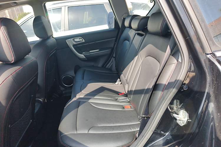 Used Haval H6 2016 Upgraded Model 1.5T Manual Two-Wheel Drive Urban Version
