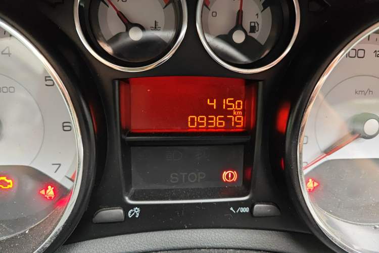 Used Peugeot 308 2014 Enjoy Edition Classic 1.6L Manual YouShang Model Odometer Close Up