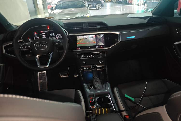 Used Audi Q3 2023 40 TFSI Fashion Dynamic Model Center Console