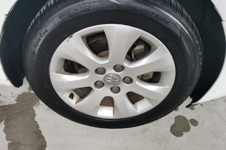 Used Buick Regal 2014 2.0L Leading Fashion Edition Right Front Wheel Hub