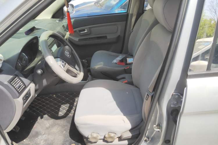 Used BAIC Weiwang M20 2014 1.5L Comfort Version BJ415B Left Front Seat