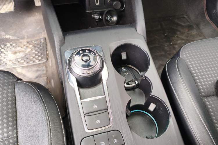 Used Ford Focus 2020 Sedan EcoBoost 180 Automatic Trend Edition Gear Lever