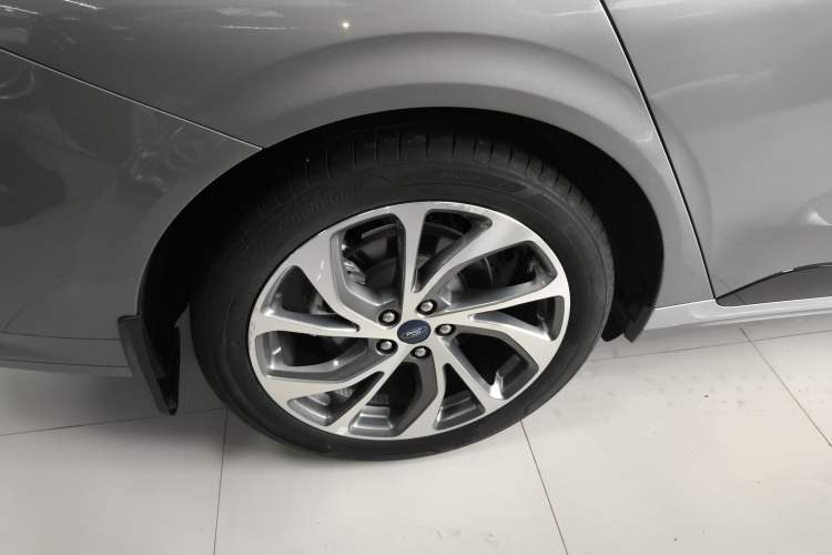 Used Ford Mondeo 2023 EcoBoost 245 Ultimate Model Right Rear Wheel Hub