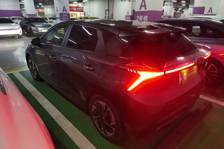 Used MG 4 EV 2022 425 km Luxury Edition
