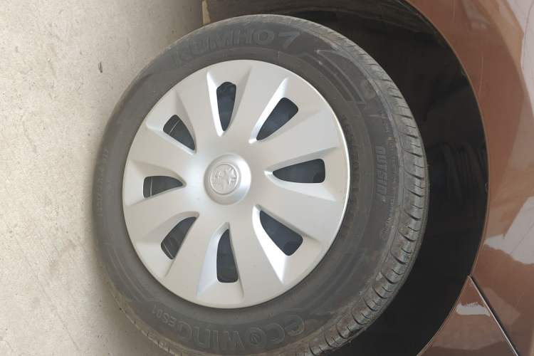 Used Venucia R30 2014 1.2L Manual Enjoyment Edition