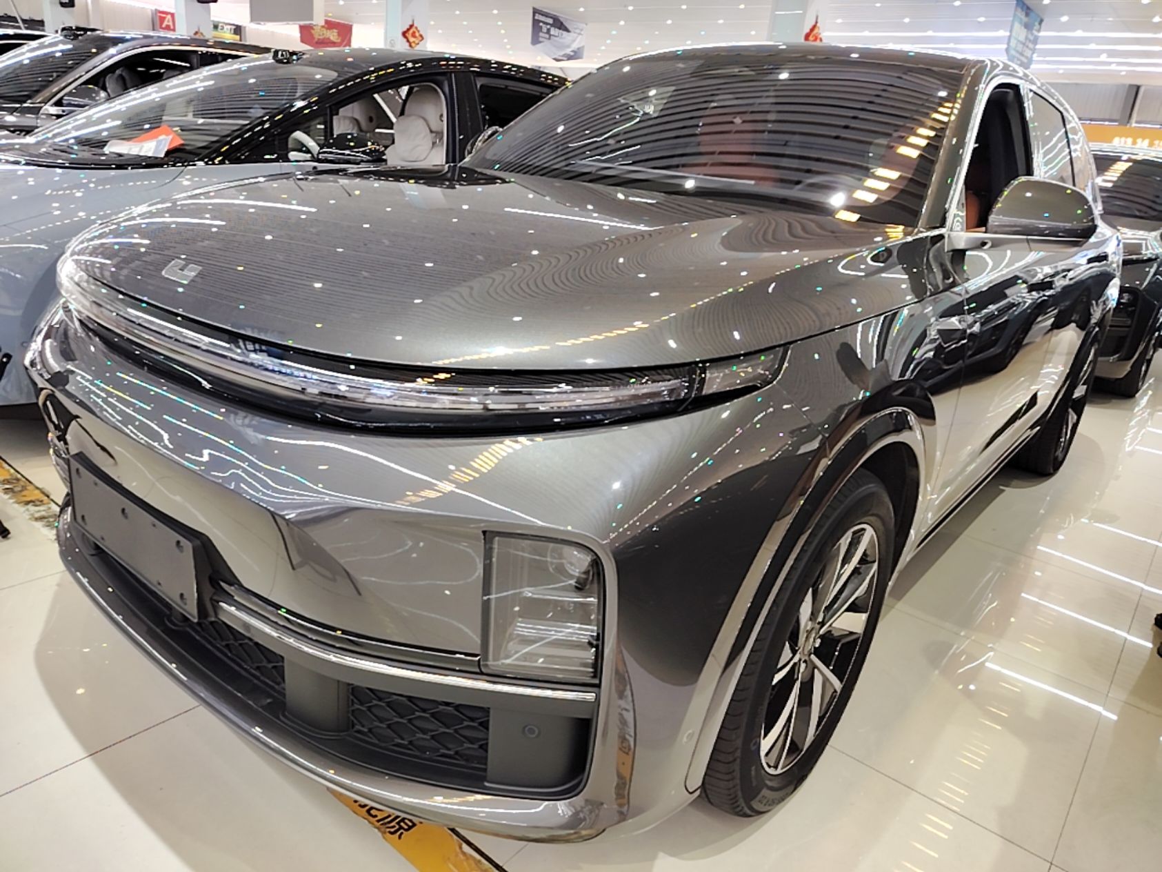 Unter der Vorderseite des Autos