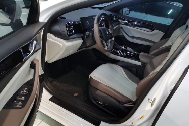 Used BYD Qin PLUS 2024 Honor Edition EV 420KM Beyond Model
