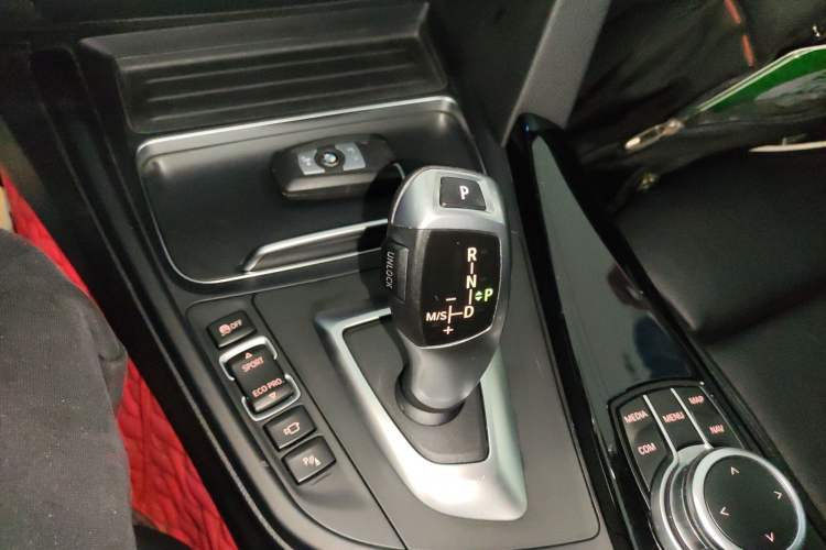 Used BMW 3 Series GT 2019 320i Sport Edition Gear Lever