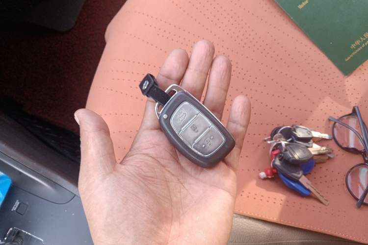 Used Hyundai ix35 2013 2.0L Automatic Two-Wheel Drive Smart GLS China IV Standard