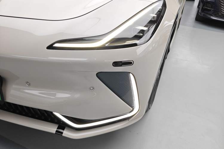 Used IM LS7 2023 90 kWh Elite All-Wheel-Drive Version Left Front Headlight