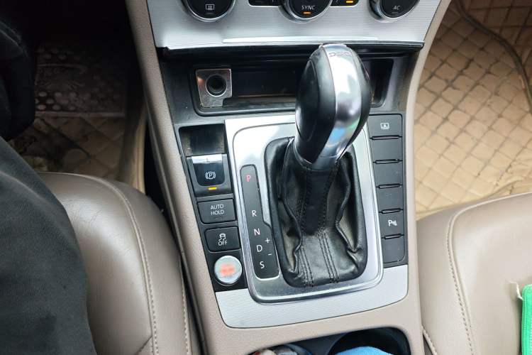 Used Volkswagen Magotan 2012 1.8TSI Prestige Model Gear Lever