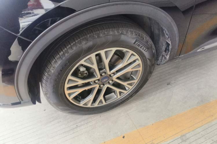 Used Ford Escape 2020 EcoBoost 245 Two-Wheel-Drive Titanium Edition
