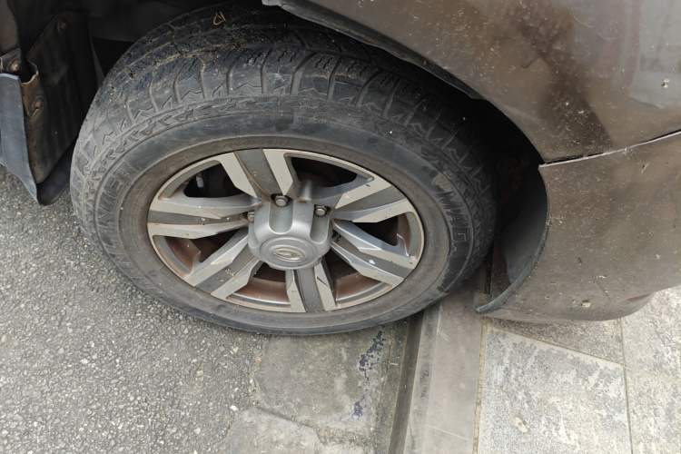 Used GAC Gonow Aoosed GX5 2012 2.0L Manual Gasoline Two-Wheel Drive Fashion Edition