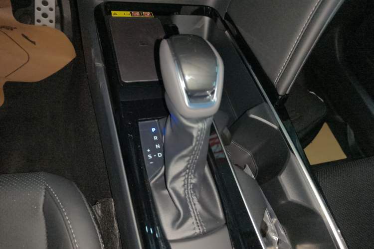 Used Toyota Camry 2026 Model Dual-Engine 2.0HSE Sport Lite Edition