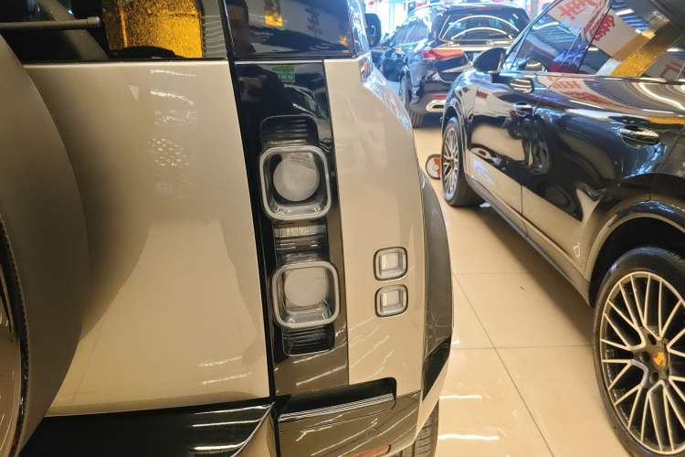 Used Land Rover Defender 2024 110 3.0T P400 X-DYNAMIC HSE Right Rear Taillight