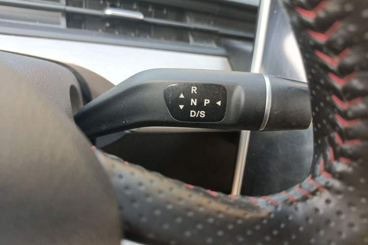 Used NETA V 2022 Standard Range Industry Custom Edition Gear Lever