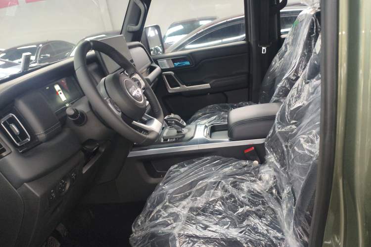 Used 212 T01 2024 2.0T Explorer