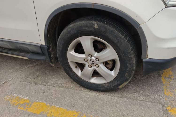 Used Honda CR-V 2010 2.0L automatic two-wheel drive urban version Right Front Wheel Hub