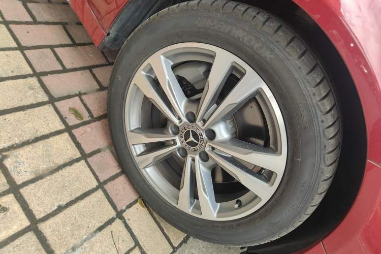 Used Mercedes-Benz C-Class 2019 C 180 L Dynamic Sports Edition Right Front Wheel Hub