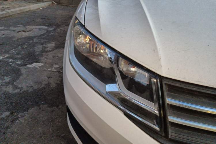 Used Volkswagen Santana 2016 1.6L Manual Fashion Edition Right Front Headlight