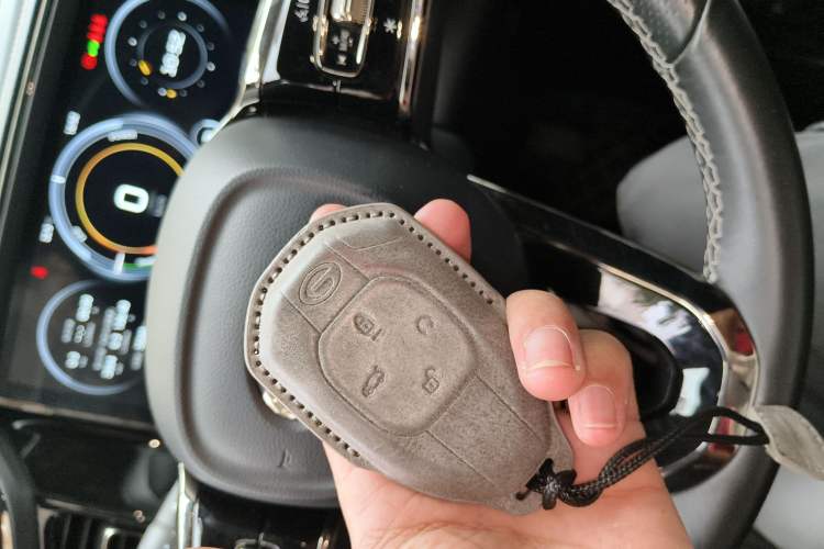 Used GAC Trumpchi GS8 2022 Dual-Engine Series 2.0TM Two-Wheel Drive Prestige Edition (7 Seats)