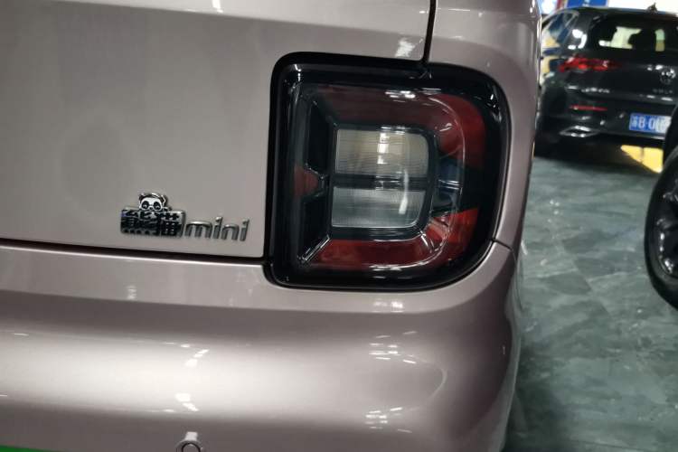 Used Geely Galaxy Panda 2023 Panda Mini 200km Endurance Bear Right Rear Taillight