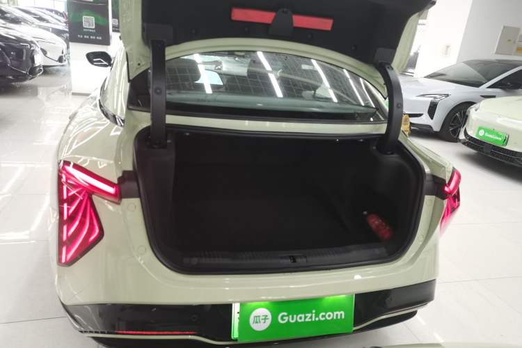 Used Hongqi EH7 2024 690 Pro Trunk