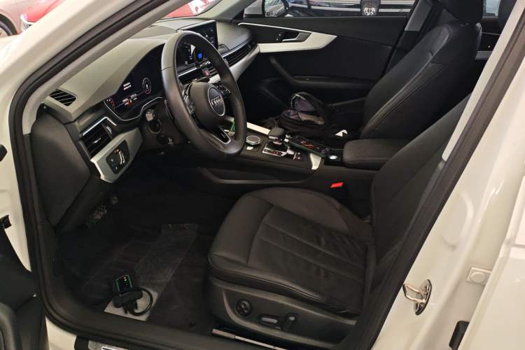 Used Audi A4L 2019 40 TFSI Fashion Version China V