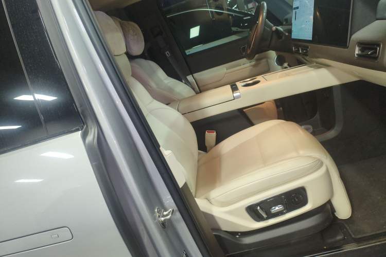 Used Li Auto MEGA 2024 Ultra Model