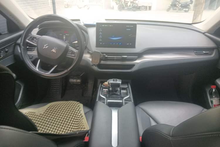 Used Hongqi E-QM5 2022 431 km Charge & Enjoy Edition Center Console