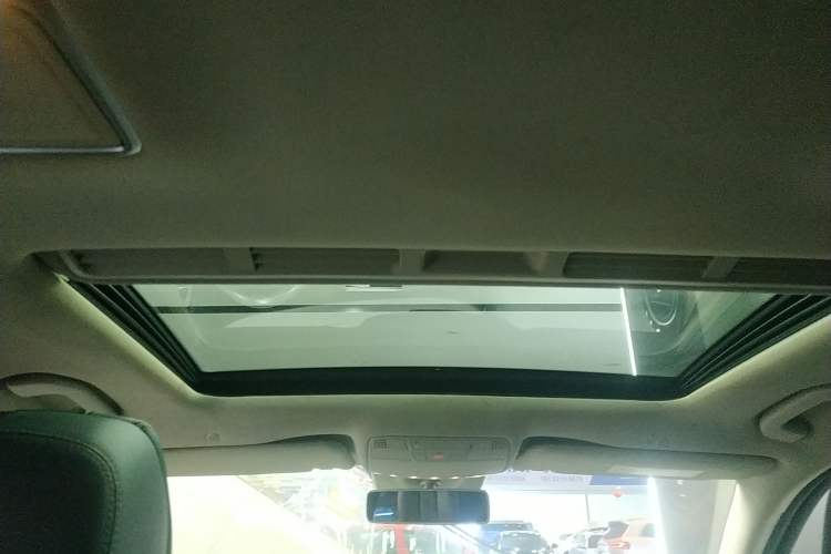 Used Mercedes-Benz E-Class 2016 E 300 L Stylish Model Headliner