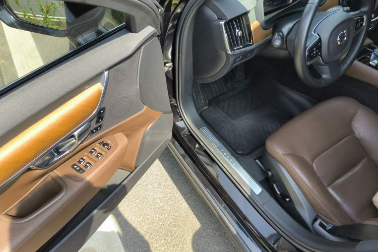 Used Volvo S90 2022 B5 Zhiyi Luxury Edition
