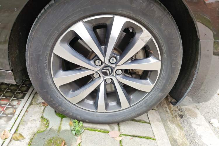 Used Citroen C6 2017 380THP Luxury Version Right Front Wheel Hub