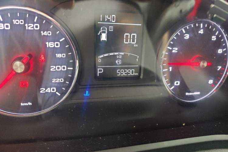 Used Roewe RX5 2020 20T Automatic 4G Connect Superior Flagship Edition Odometer Close Up