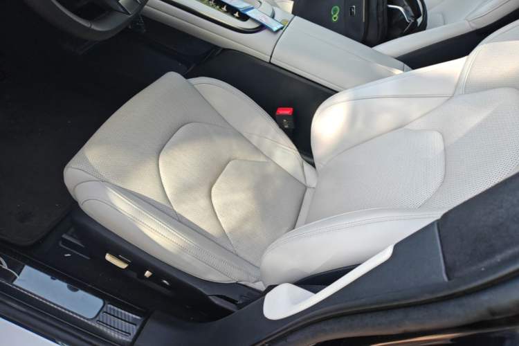 Used Xiaomi Auto SU7 2024 Four-Wheel Drive Ultra-Long Range Advanced Intelligent Driving Max Edition