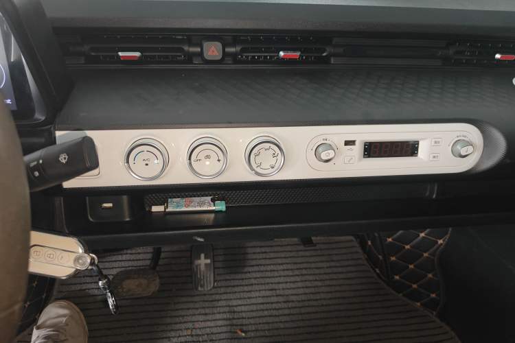 Used Wuling Hongguang MINIEV 2022 GAMEBOY 300km Enthusiast Model with Lithium Iron Phosphate Audio And AC Panel