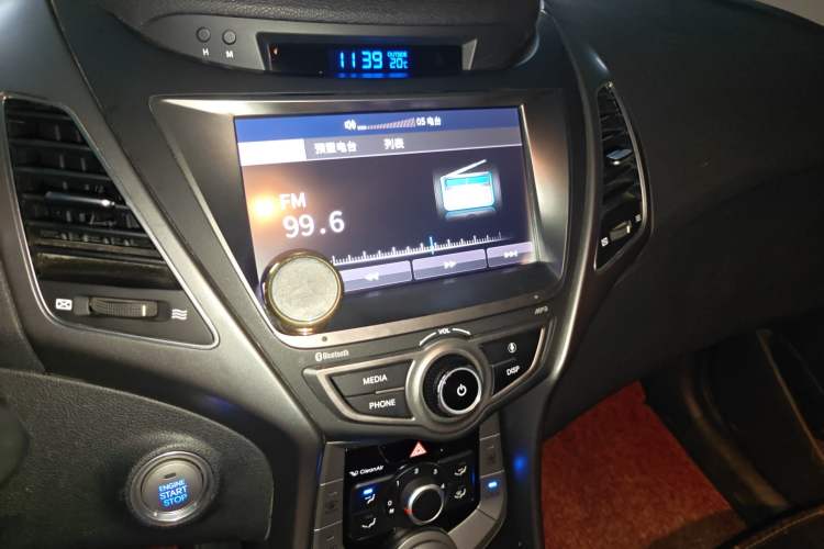 Used Hyundai Elantra (5th Generation / Langdong) 2016 1.6L Automatic Prestige Model Audio And AC Panel