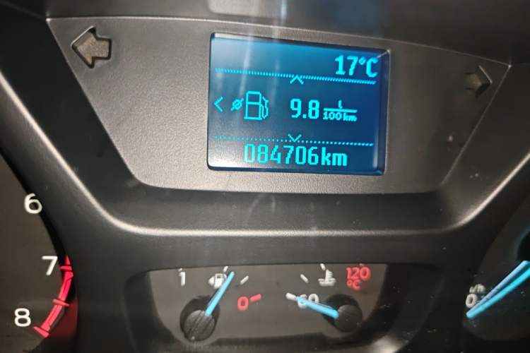 Used Ford Tourneo Custom 2016 2.0T Manual Elite Version Odometer Close Up