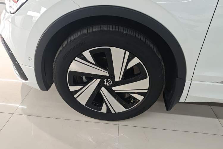 Used Volkswagen Tiguan L 2023 Facelifted 380TSI Automatic All-Wheel Drive R-Line Plus Version 7-Seater Left Front Wheel Hub