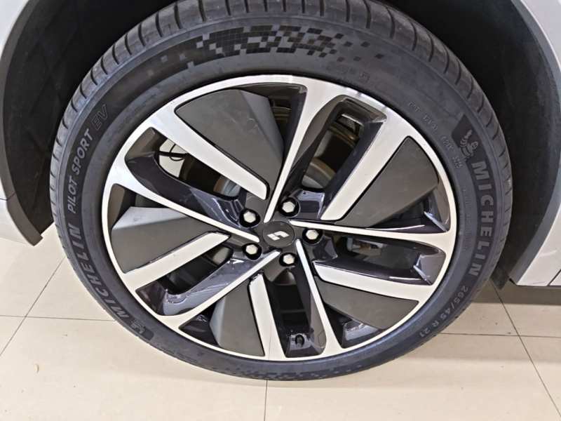 Used Li Auto L9 2022 Max model — 25