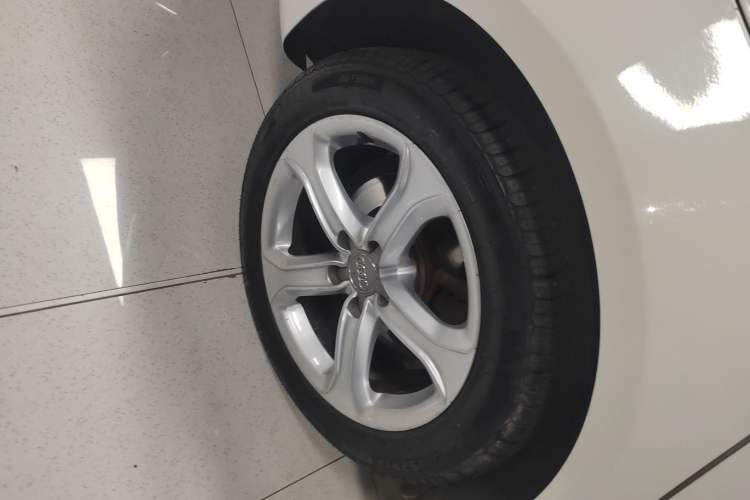 Used Audi A5 2014 Sportback 45 TFSI Right Rear Wheel Hub