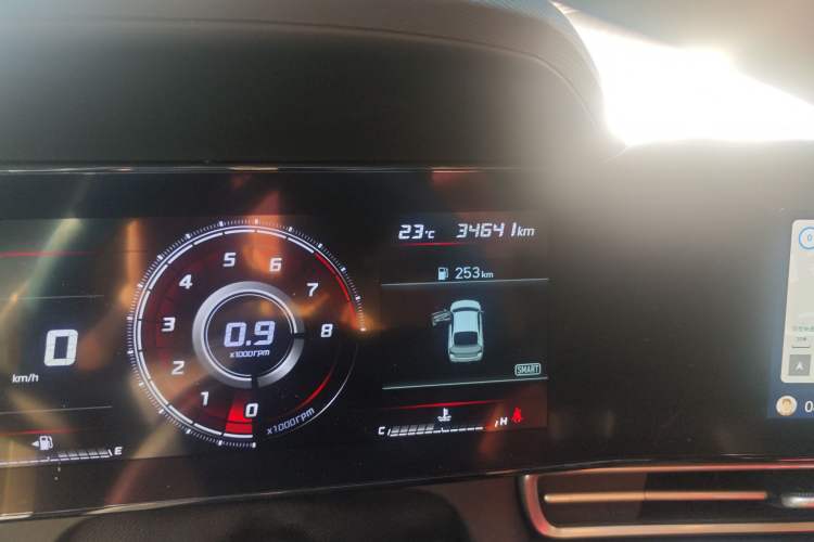 Used Hyundai Elantra 2021 1.5L CVT LUX Prestige Edition Odometer Close Up