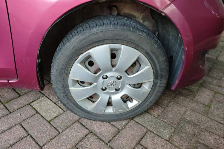 Used Toyota Yaris 2011 1.6E Automatic Charm Edition Right Front Wheel Hub